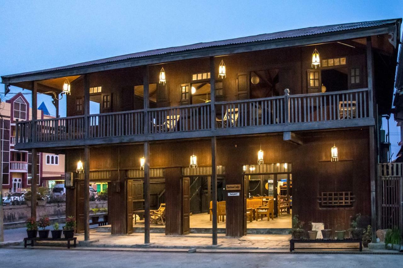 Hardwood Lodge ニャウンシュエ エクステリア 写真